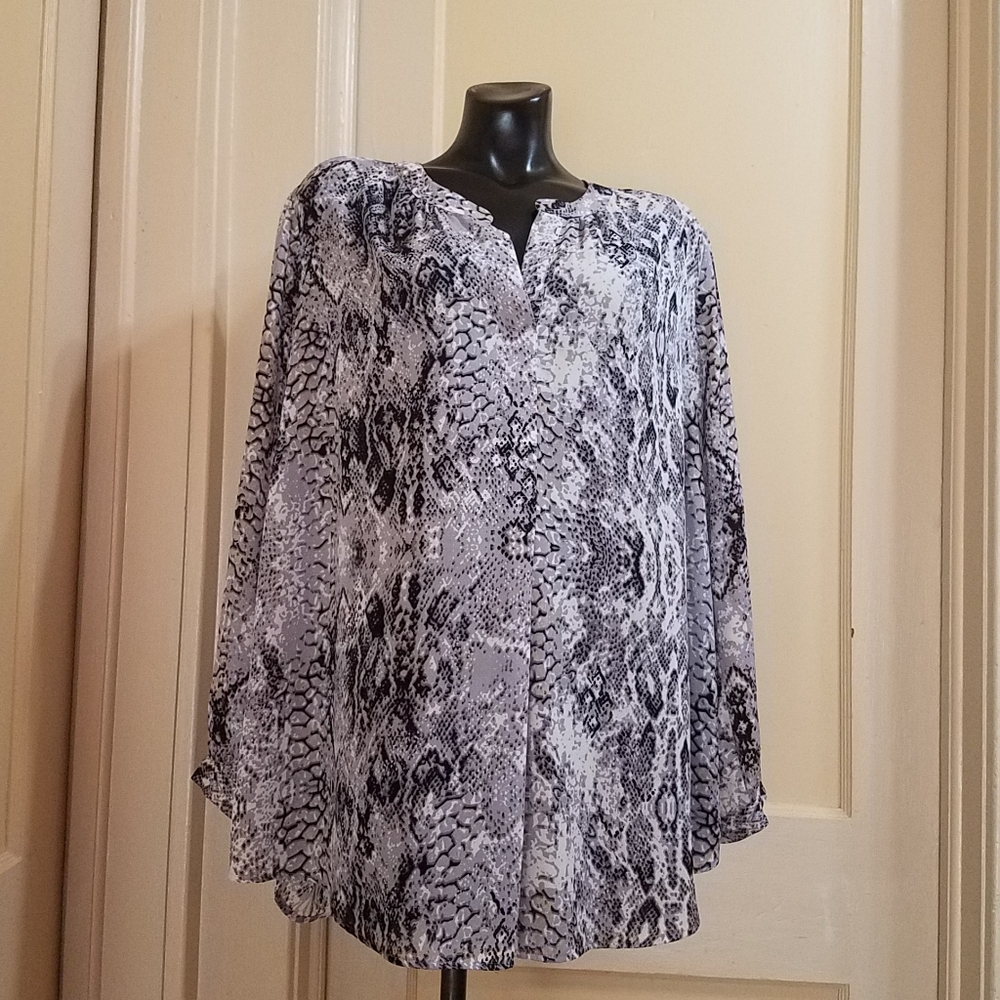 Daniel Rainn Button Down Flowy Floral Top